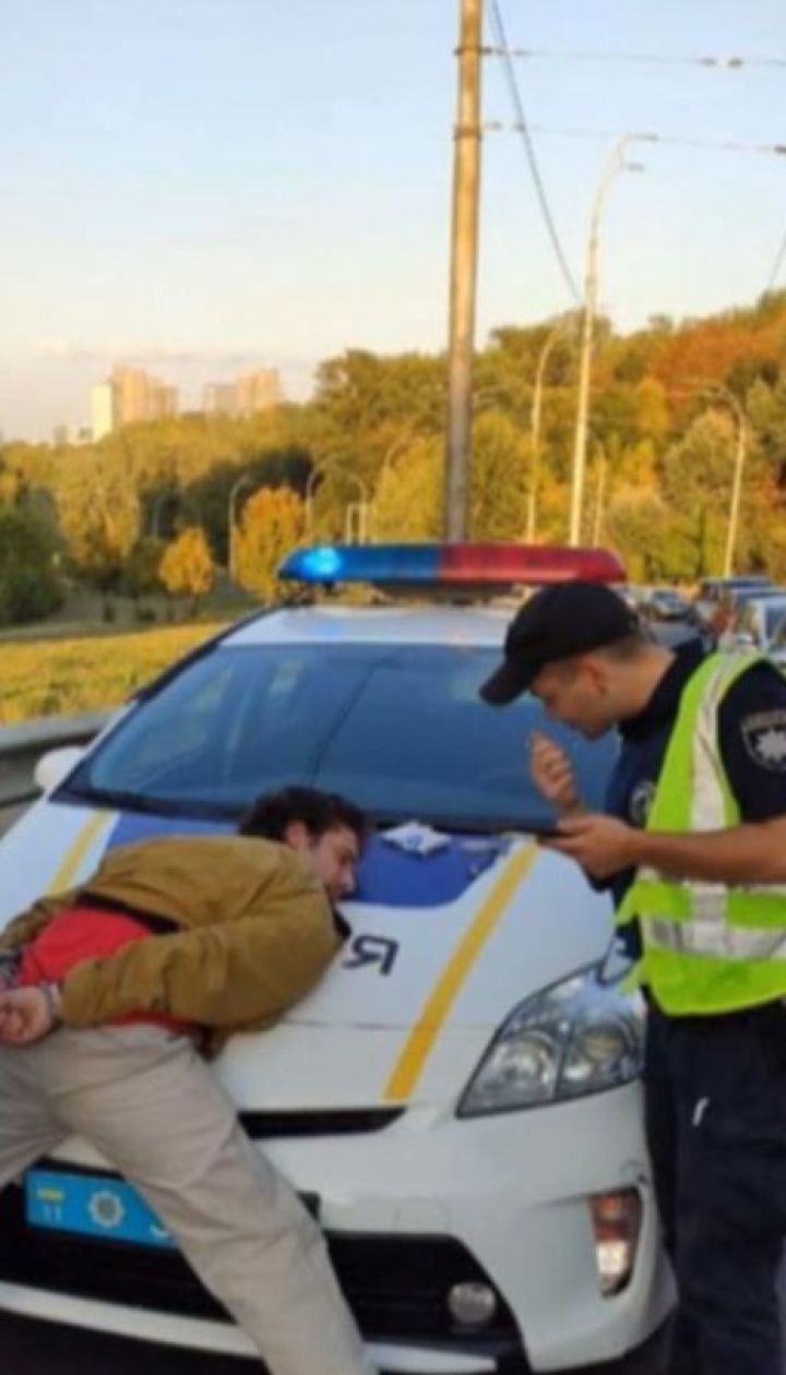 Пасажир тролейбуса відповів на прохання передати за проїзд стріляниною
