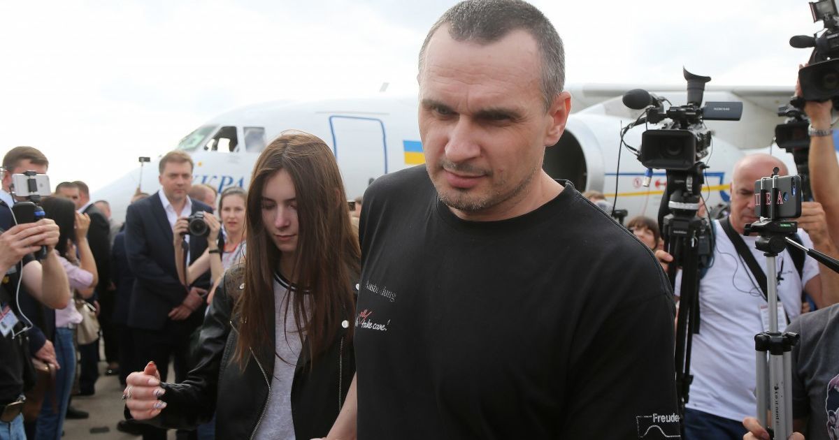 "Теперь я солдат". Сенцов стал на учет в военкомате