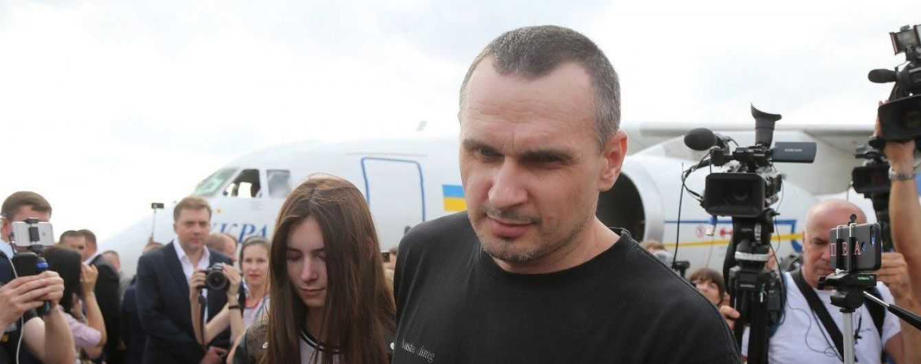 "Тепер я солдат". Сенцов став на облік у військкоматі