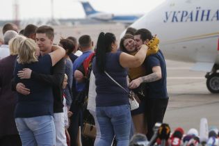 Всем освобожденным из плена украинцам пожизненно запретили въезд в РФ - адвокат