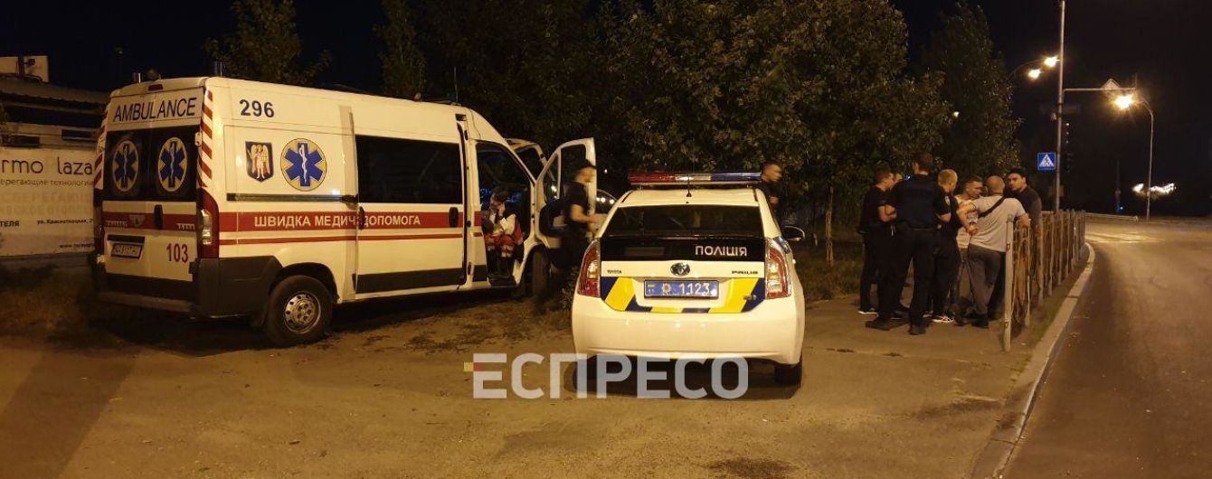 У Києві посеред вулиці помер чоловік: у нього було закривавлене обличчя і зламаний ніс