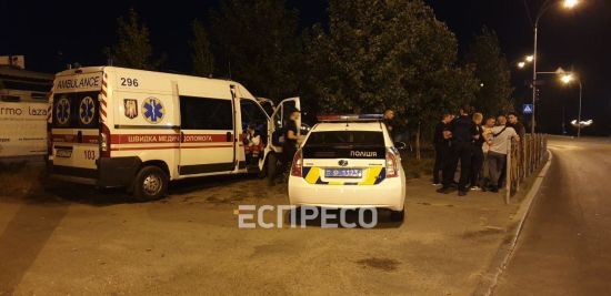 У Києві посеред вулиці помер чоловік: у нього було закривавлене обличчя і зламаний ніс