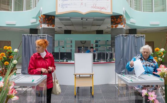 У Росії розпочалися вибори у регіонах: в окупованому Криму обирають "парламент" і "місцеву владу"