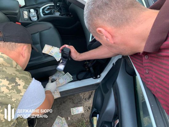 Посадовця Держприкордонслужби викрили на хабарі в понад 70 тисяч гривень