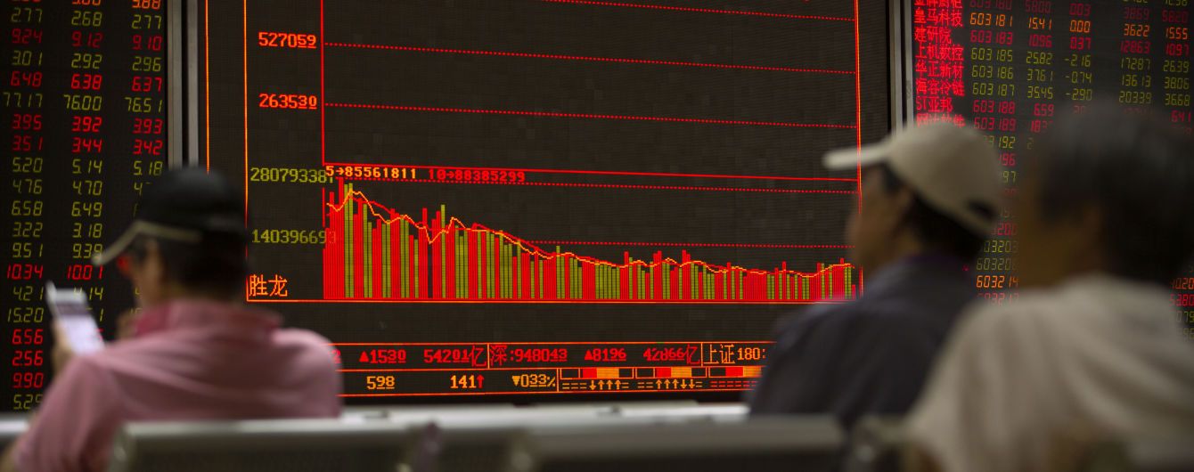Наслідки торговельної війни: Китай почав менше продавати за кордон, а ввозити - ще менше