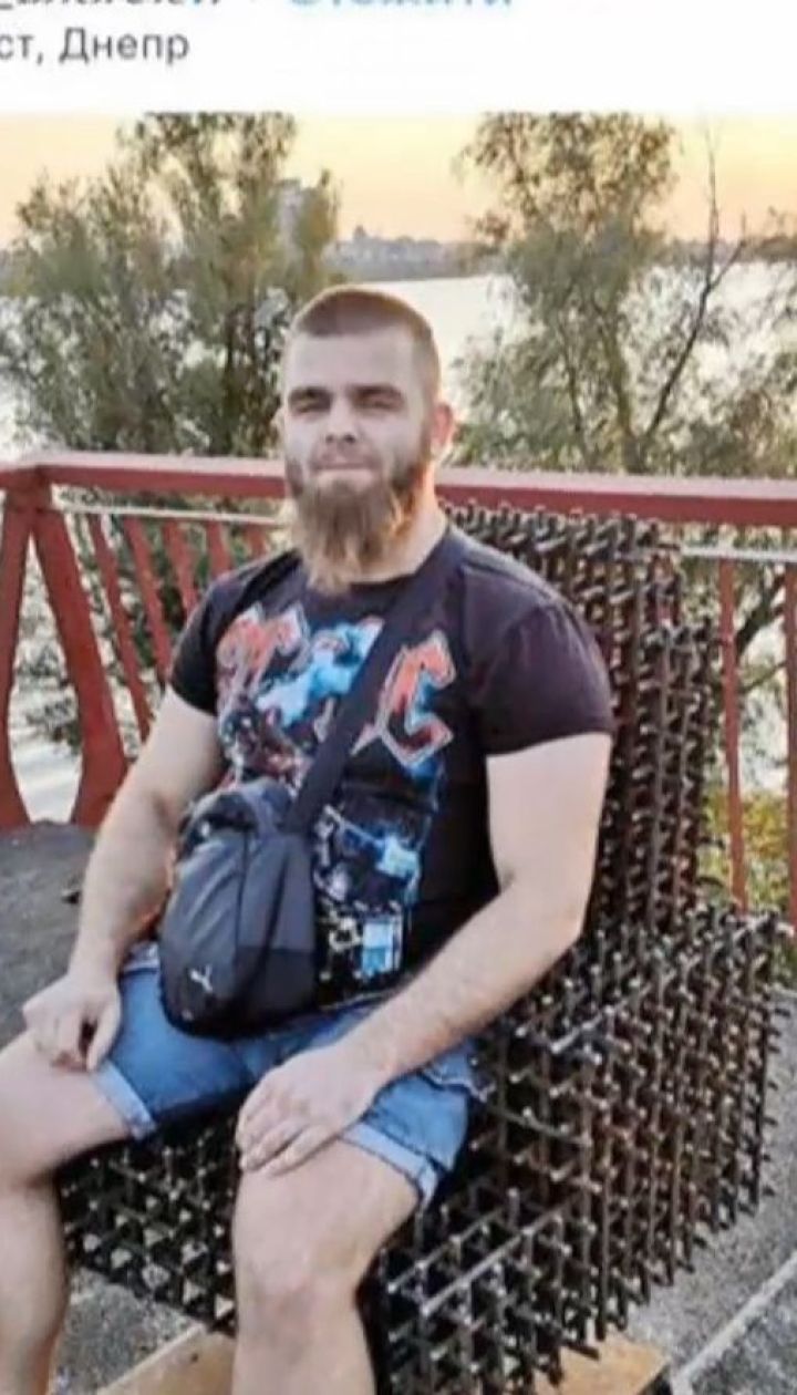 Залізний трон на відреставрованому мосту у Дніпрі став популярною локацією для фотографування