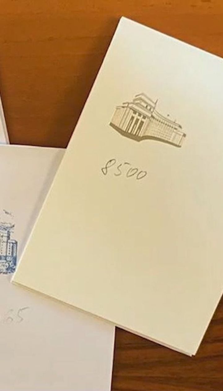 Міністр Кабміну Дмитро Дубілет планує скасувати закупівлю фірмових блокнотів