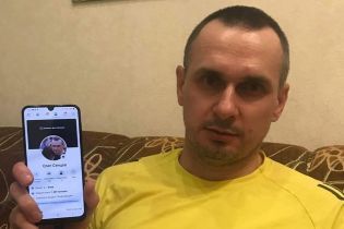 "Не верит даже администрация Facebook". Сенцов на фото показал свою единственную страницу в соцсетях
