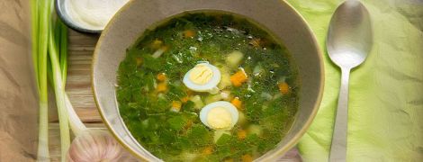 Зелений борщ зі шпинатом
