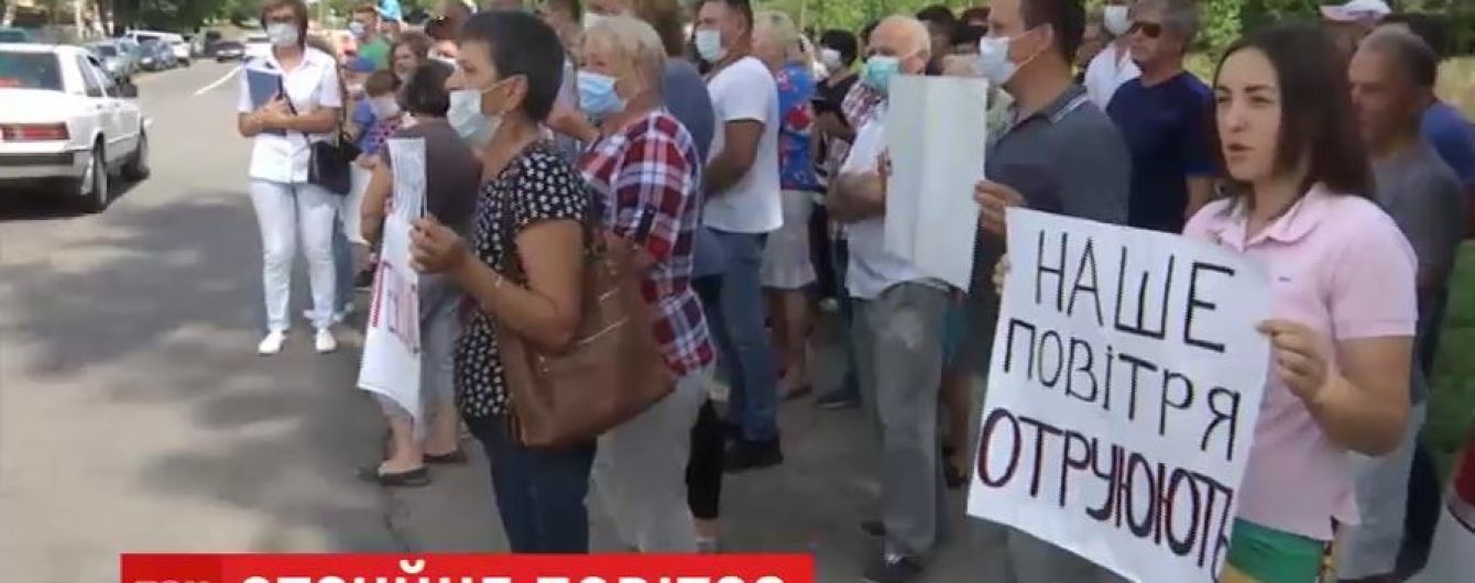 Вонь и болезни дыхания: на Ровенщине жители убеждены, что их травит местное предприятие