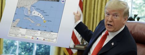 Трамп змінив курс "Доріана" і "спрямував" його на Алабаму - з президента всі кепкують, а він відбивається котиками