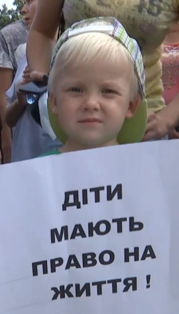 Мешканці села на Рівненщині нарікають на місцеве підприємство через отруєне повітря