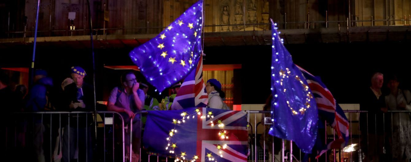 Джонсон надіслав Туску два листа: один з проханням відтермінувати Brexit, другий — що це помилка