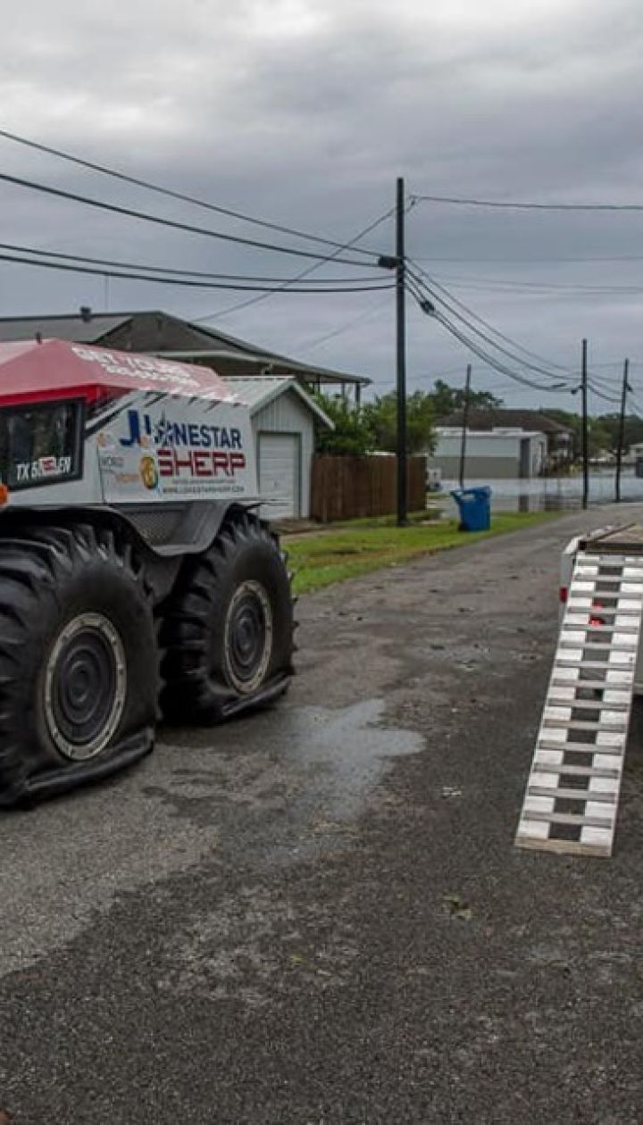 Український супервсюдихід Sherp рятує постраждалих від урагану "Доріан"