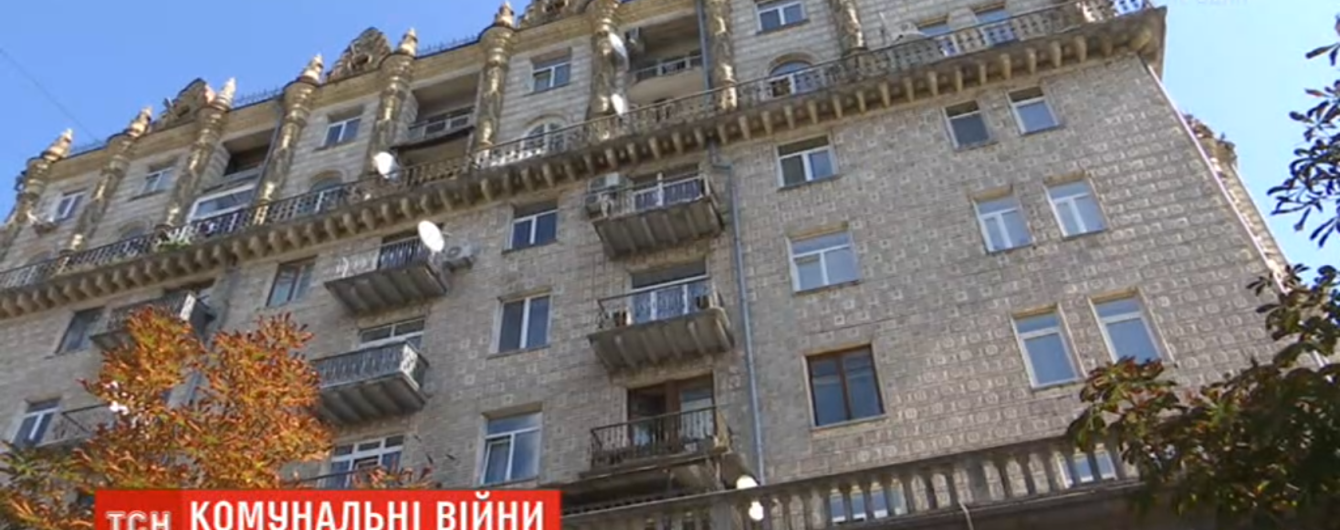 Жительница аварийного дома на Крещатике судится с коммунальщиками. Здание не восстанавливают, потому что оно - памятник архитектуры