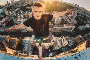 У Києві охоронці недобудованої висотки побили і пограбували відомого руфера Mustang Wanted
