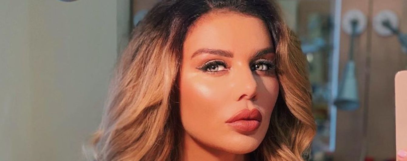 Страстная Анна Седокова в одних только колготках в сеточку снялась для Playboy