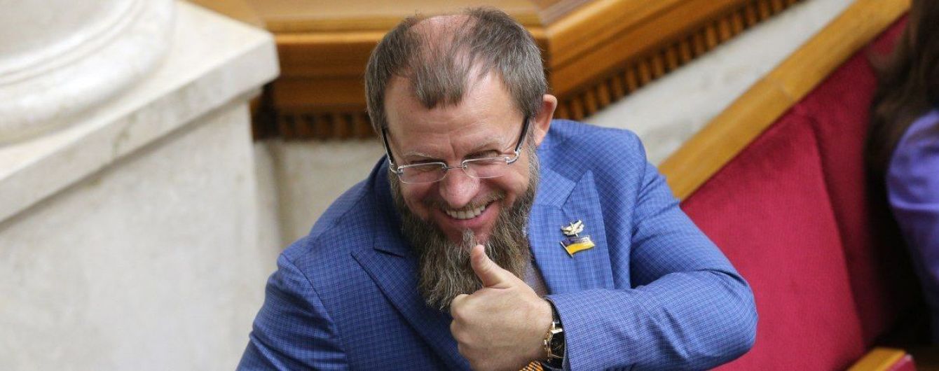 В Раде поймали первого кнопкодава 9-го созыва