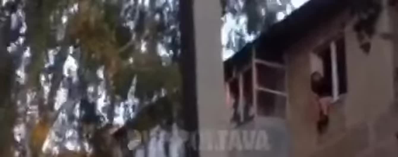В Полтаве спасли девушку, которая хотела спрыгнуть с пятого этажа