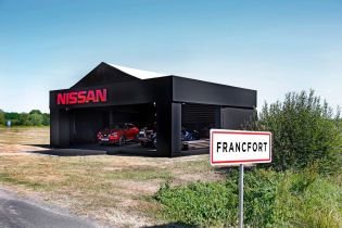 Nissan потролил Франкфуртский автосалон сельским "шоу". Видео