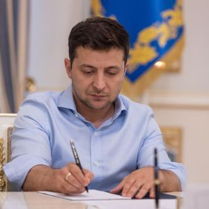 Зеленский подписал закон об импичменте президента