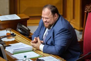 Стефанчук живет в квартире тещи и получает из бюджета компенсацию за жилье – "Чесно"
