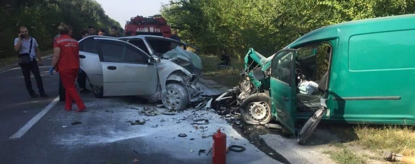 На Київщині під час аваріїї загорівся автомобіль: загинуло троє осіб