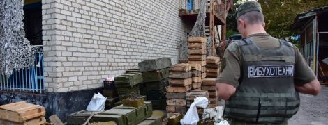 На Донеччині три добровольчі батальйони передали зброю поліції