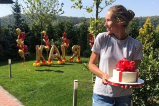 Торт, кульки і зворушливі слова: як зірки вітали Катю Осадчу з днем народження