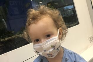 Маленька Даринка з Дніпра потребує негайної допомоги