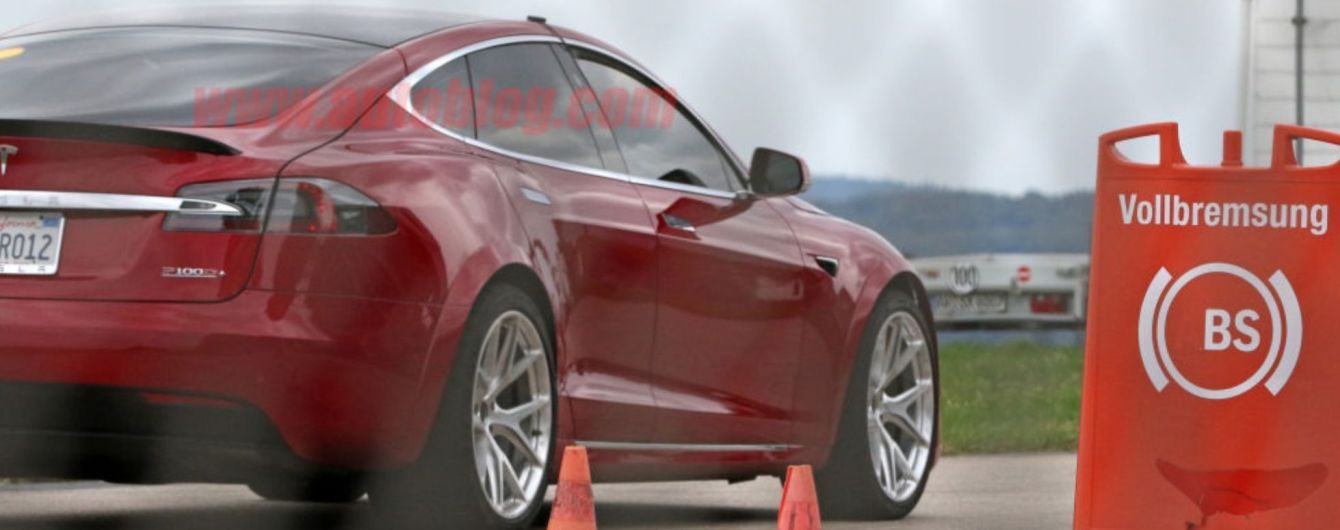 Илон Маск намекнул на семиместную Model S