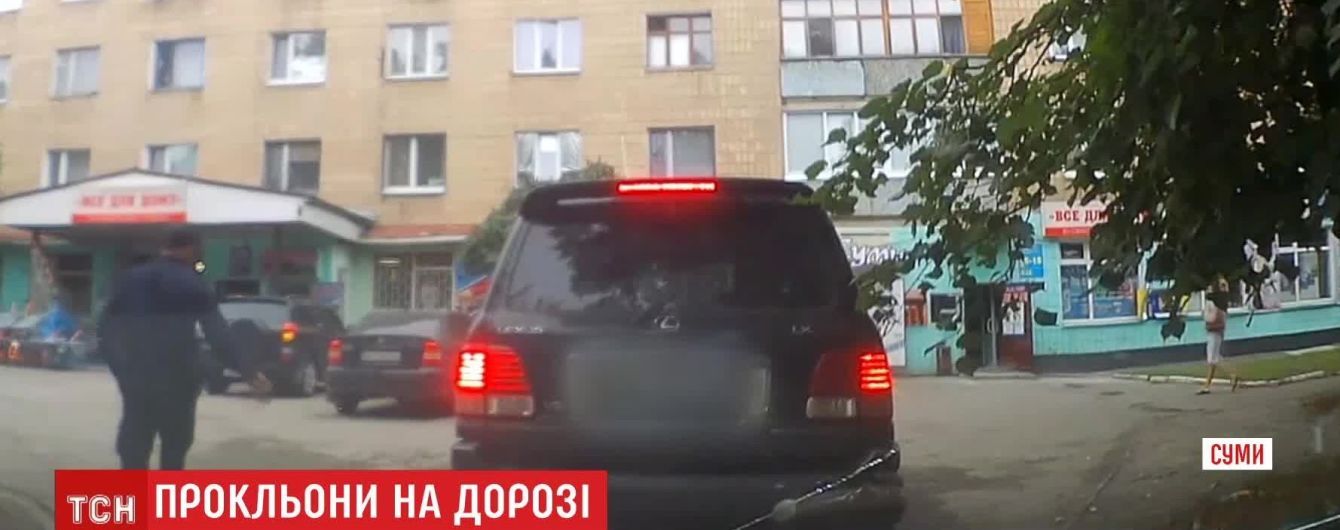 В Сумах водитель наводила порчу на копов, пока ей выписывали штраф