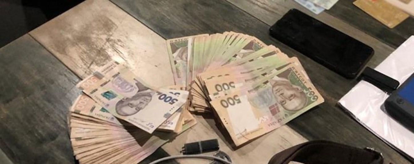 В Харькове на взятке в 50 тысяч гривен поймали руководителя следственного отдела