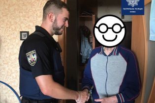 В Киеве патрульные помогли 81-летнему дедушке из села, который заблудился среди похожих многоэтажек