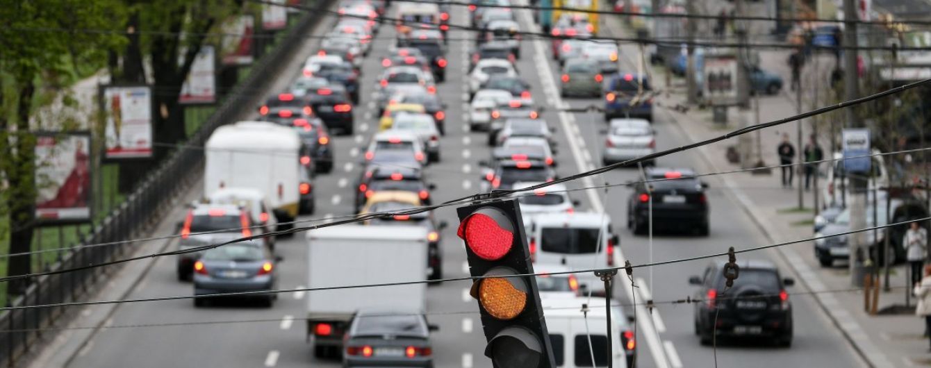 У Києві водіїв наземного громадського транспорту вже сповіщають про вихід на роботу