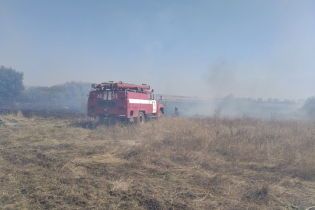 В Чугуеве пожар на военном полигоне: власти отменили занятия в нескольких учебных заведениях