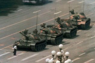 Помер автор культової світлини "Невідомий бунтар" на площі Тянанмень, фотожурналіст Чарлі Коул