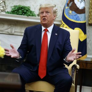 Американський розвідник написав донос на Трампа. ЗМІ підозрюють, що йдеться про "тривожну обіцянку" щодо України. Головне про скандал у США