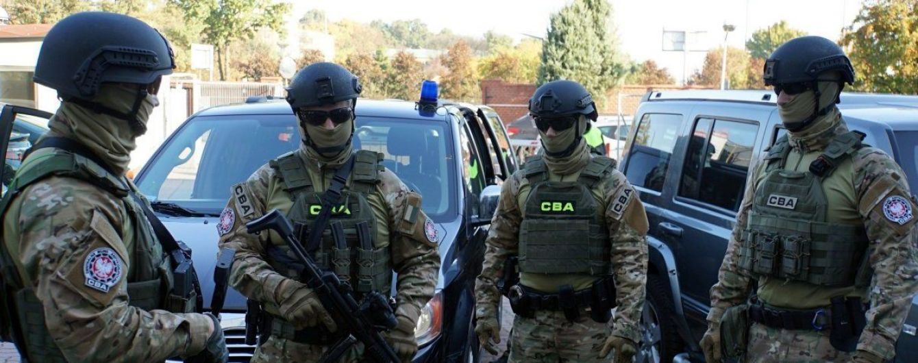 У Польщі в справі контрабанди бурштину затримали українців, які представилися офіцерами спецслужб