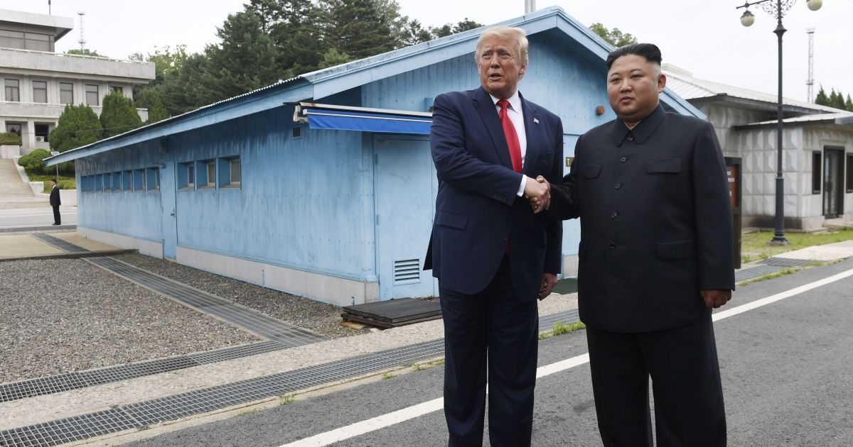 Ким Чен Ын предложил Трампу встретиться в Северной Корее — СМИ