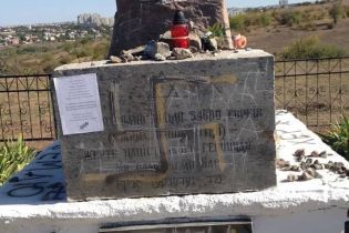 На Николаевщине вандалы осквернили памятник жертвам Холокоста, оставив записку с угрозами
