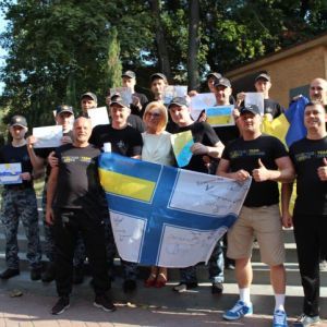Звільнені політв'язні та моряки отримали нові документи