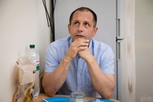 Зеленский заявил, что готов включить в рабочую группу в Минске освобожденных политзаключенных