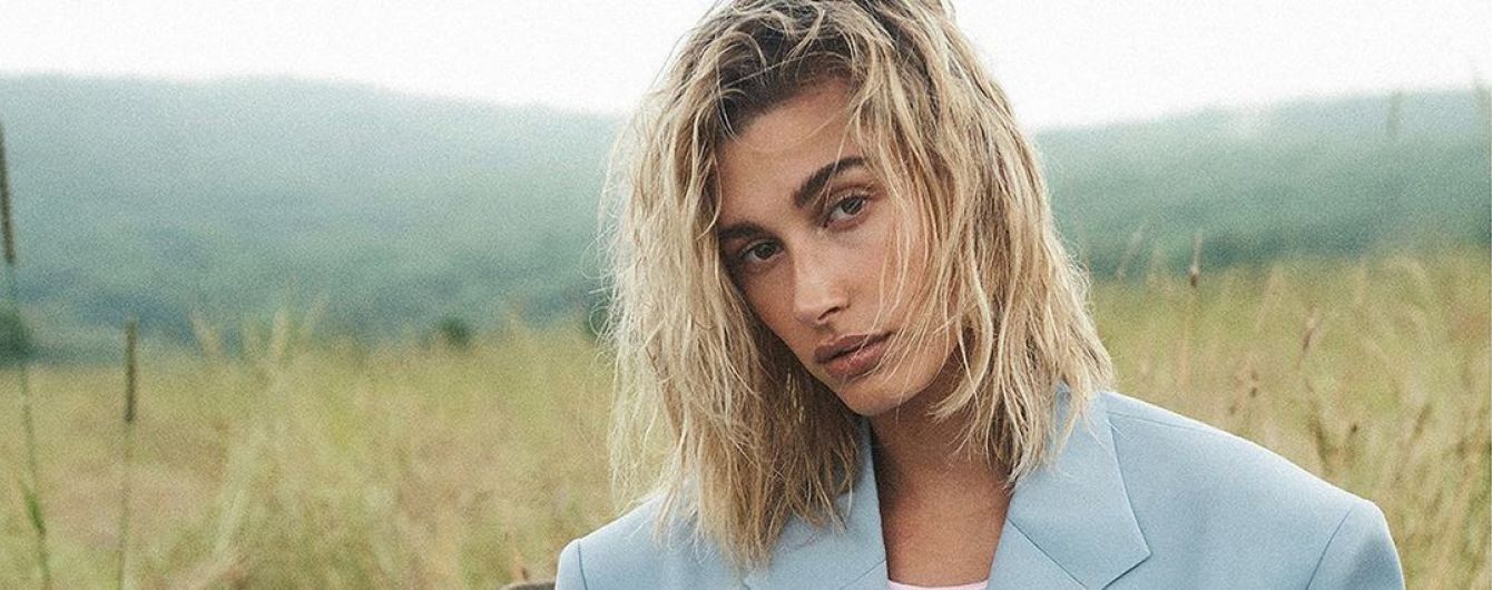 Обнаженная Хейли Болдуин в фотосессии для Vogue прикрыла грудь верхней одеждой