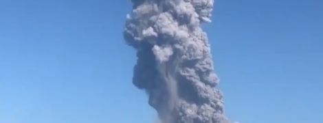 Один з найактивніших вулканів Японії вивергнув попіл на висоту понад кілометр