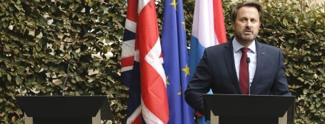 Джонсон відмовився вийти на пресконференцію з прем'єром Люксембургу, бо його освистали протестувальники