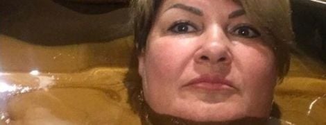 "Нужно жить скромнее": за фото в шоколадной ванне губернатор с РФ устроит советнице проверку