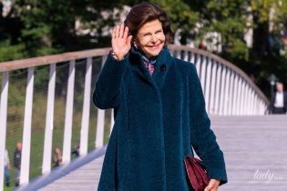 Утеплилась: 75-летняя королева Сильвия впечатлила образом на торжественном мероприятии