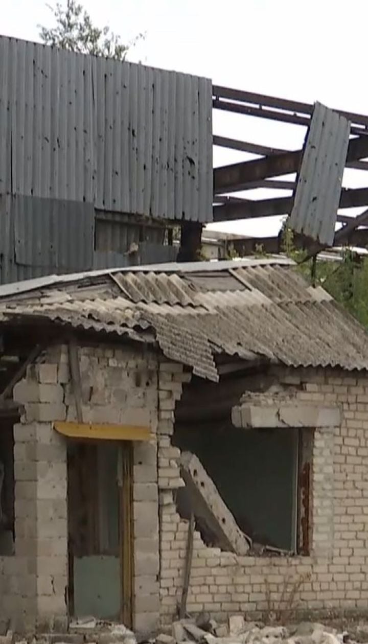 Жодної цілої споруди, діряві стіни і заховані міни: ТСН побувала в Авдіївській промзоні