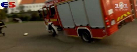 Провальные учения: в Венгрии перевернулась пожарная машина на глазах школьников